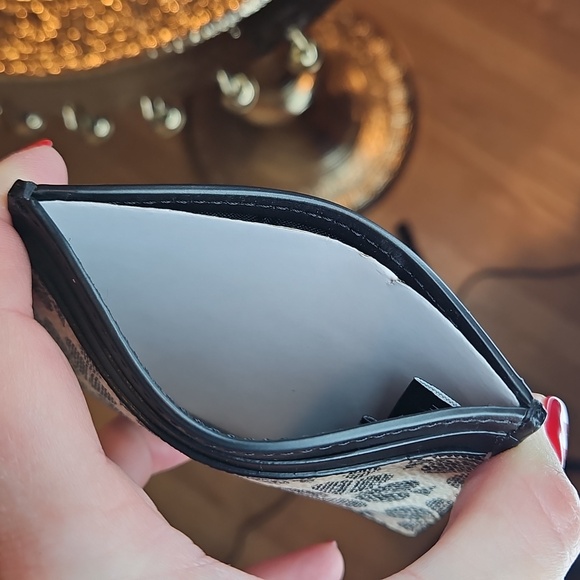 Kate Spade Flower Black and White Card Holder - Picture 6 of 7